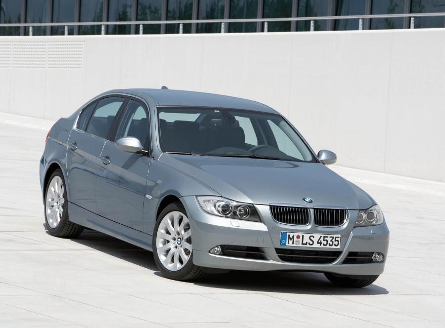  BMW 3-Series 2006 года  (фото 2 из 108)